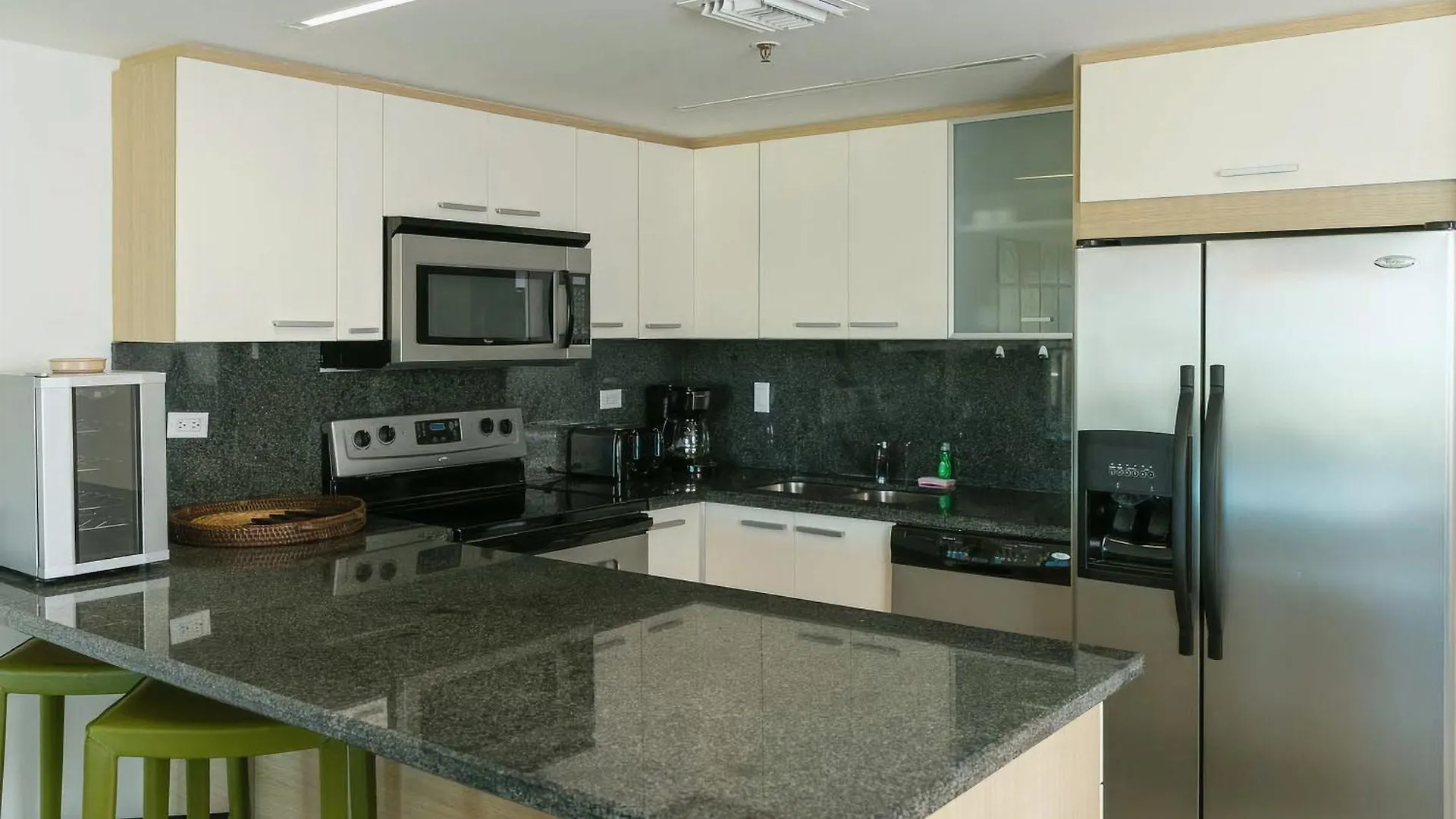 Modern, Stylish And Great Views Apt In Oceania Palm Beach Appartement